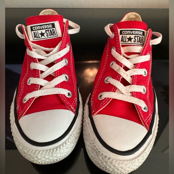Converse Shoes - Red Converse Women’s sz 6